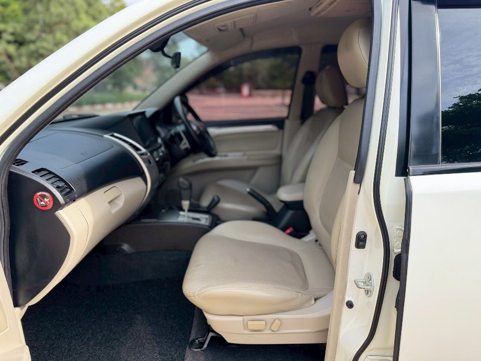 Car Image 10