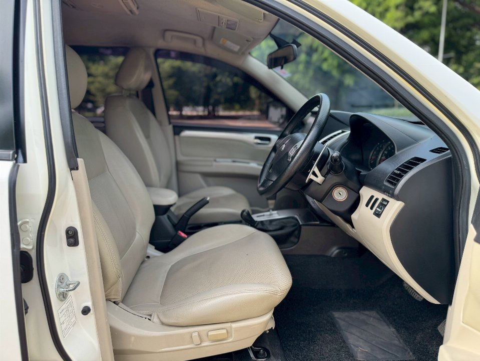 Car Image 12
