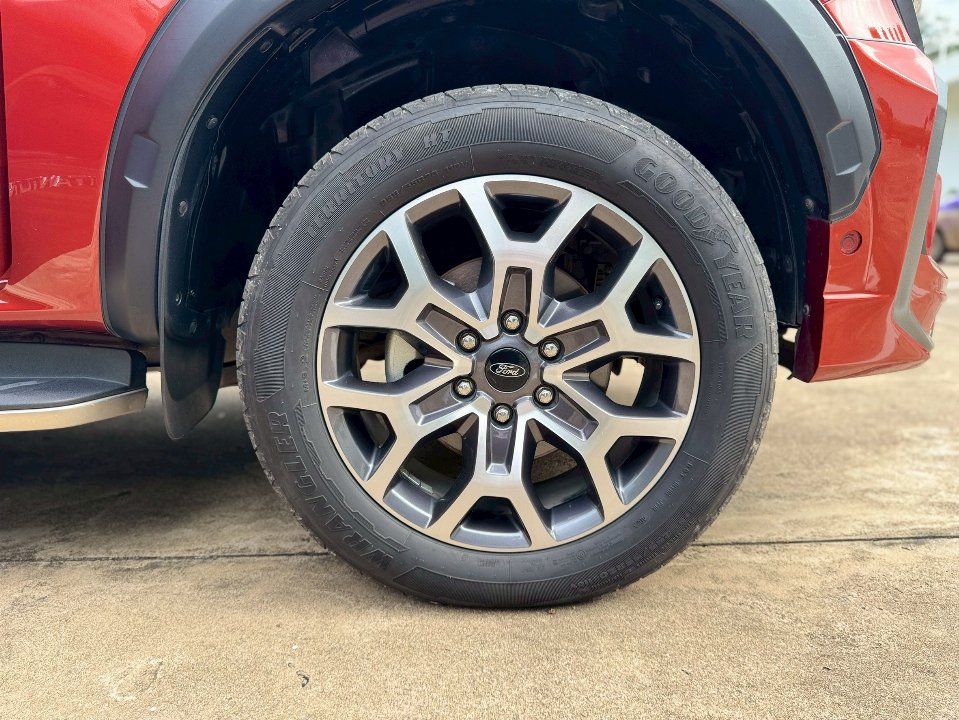 Car Image 9