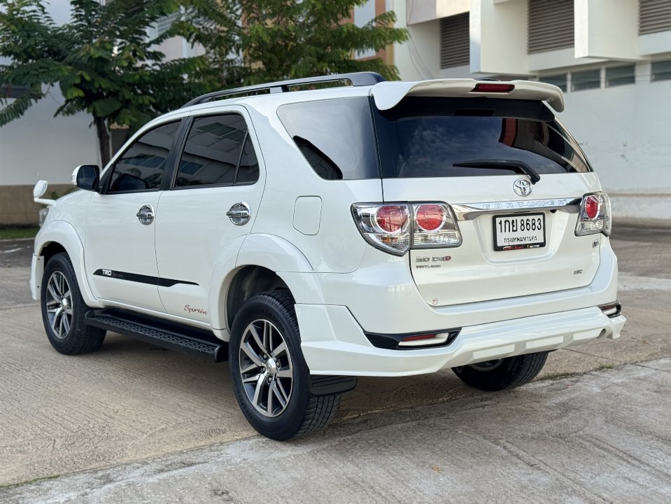 Car Image 9