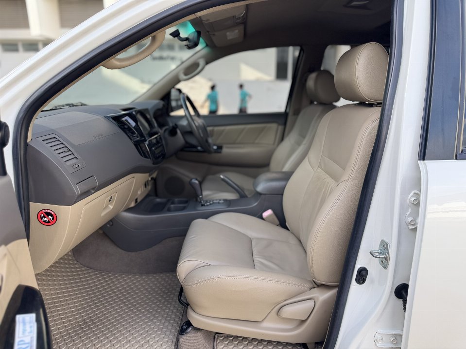 Car Image 11