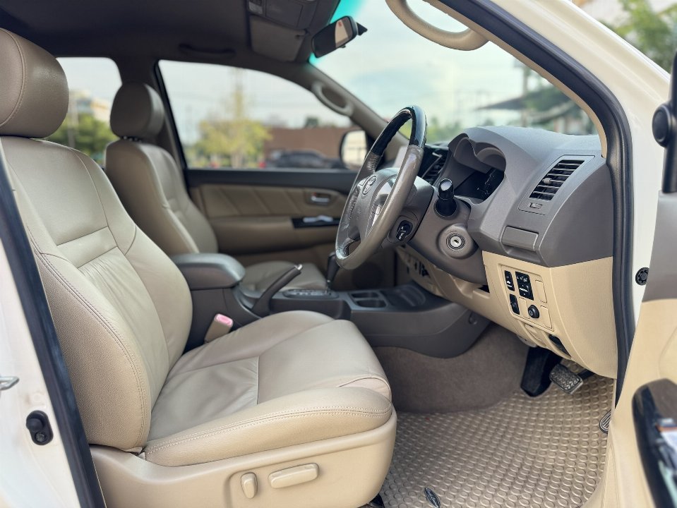 Car Image 16