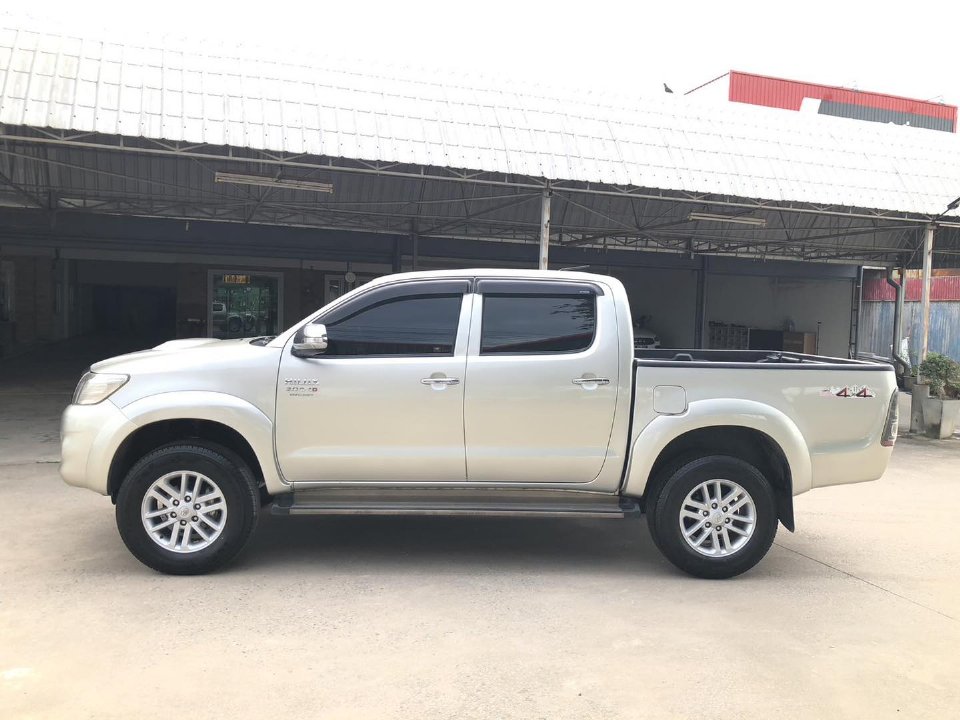 Car Image 16