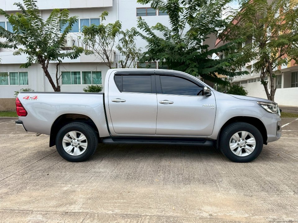 Car Image 8