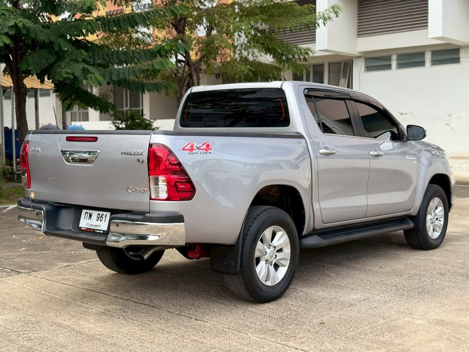 Car Image 10