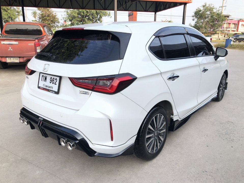 Car Image 8