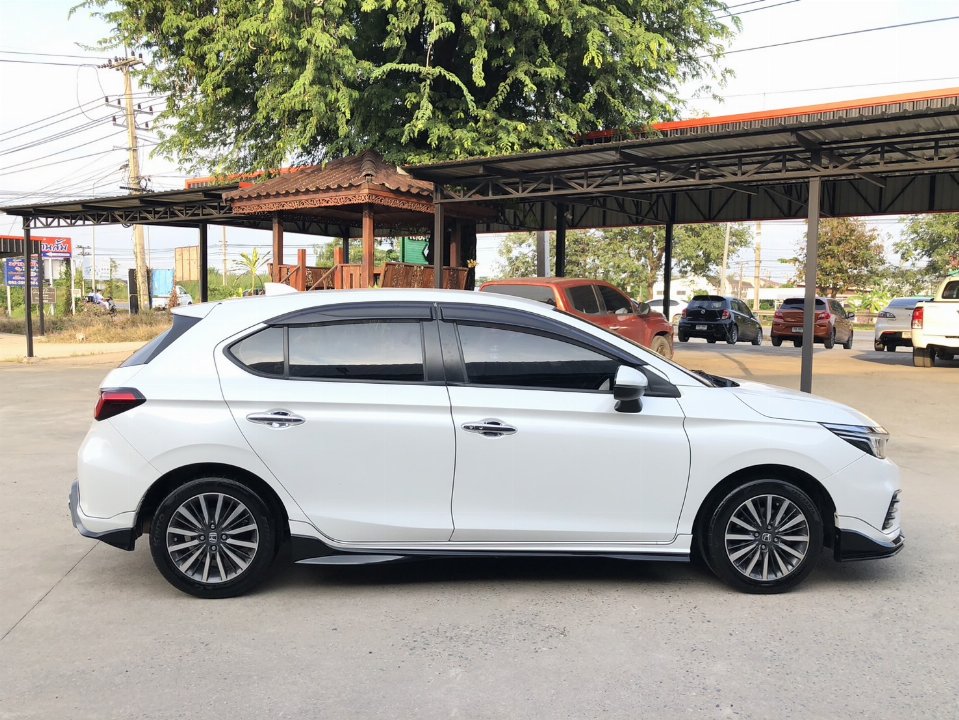 Car Image 9