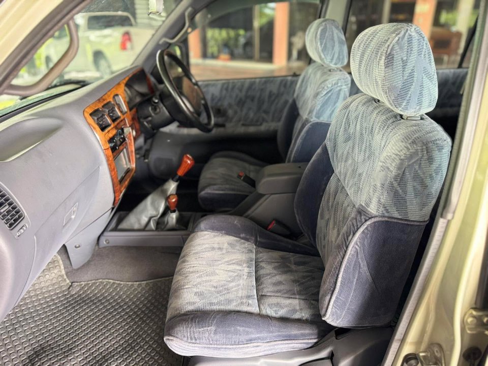 Car Image 9
