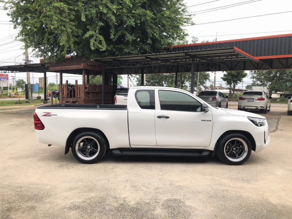 Car Image 28