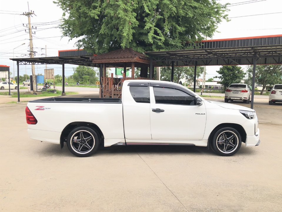 Car Image 8