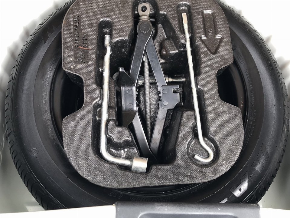 Car Image 9