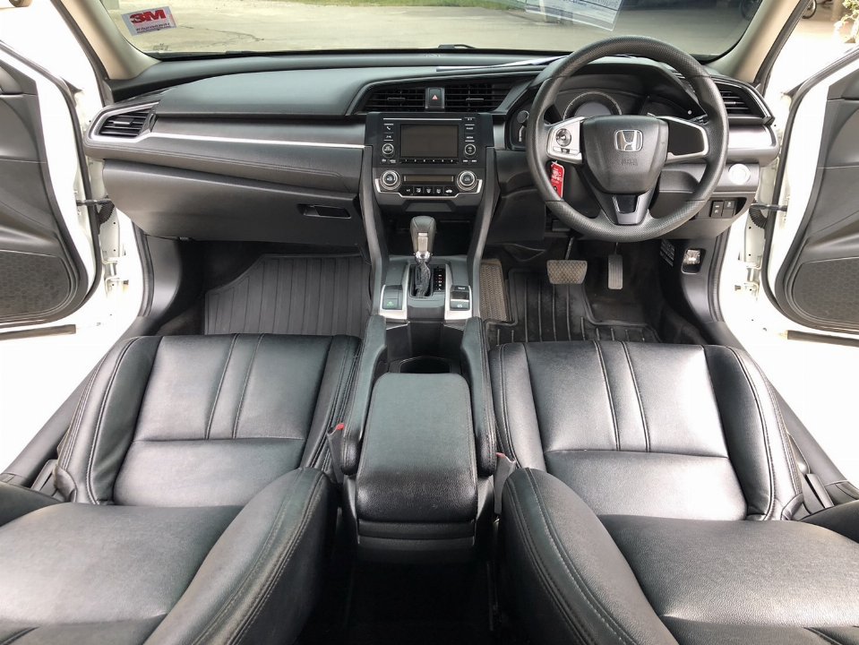 Car Image 16