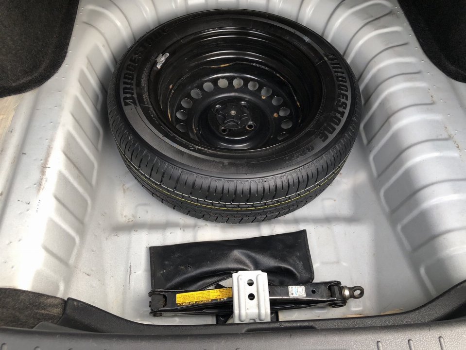 Car Image 9