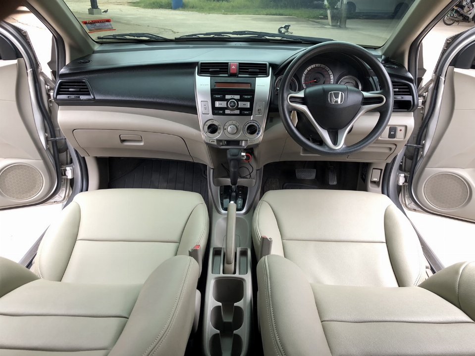 Car Image 16