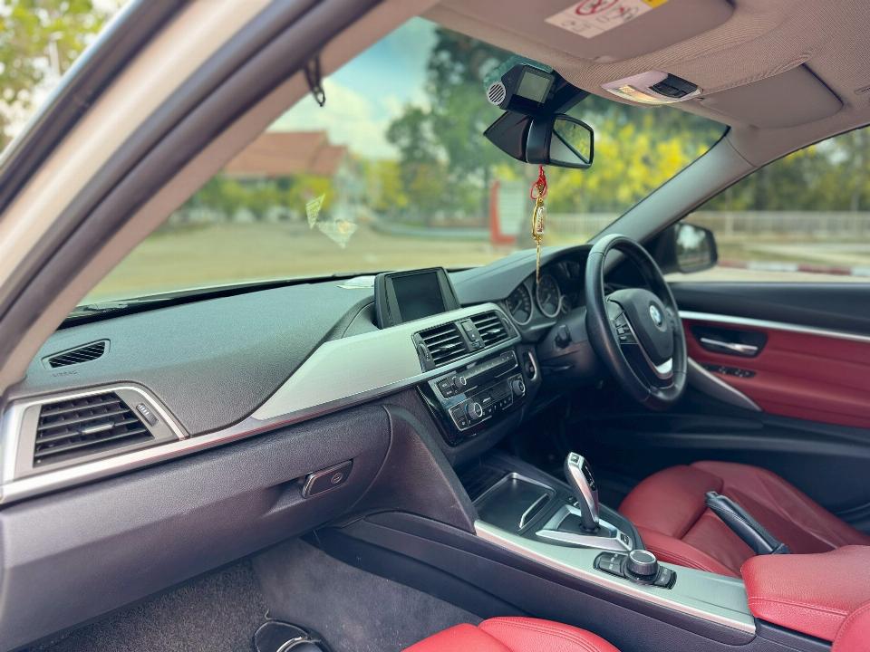 Car Image 16