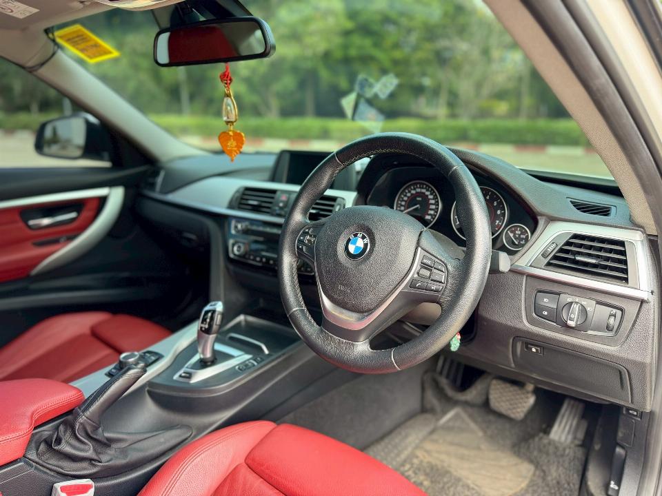 Car Image 17
