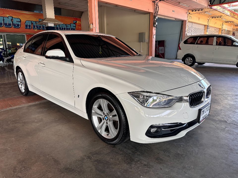 Car Image 21
